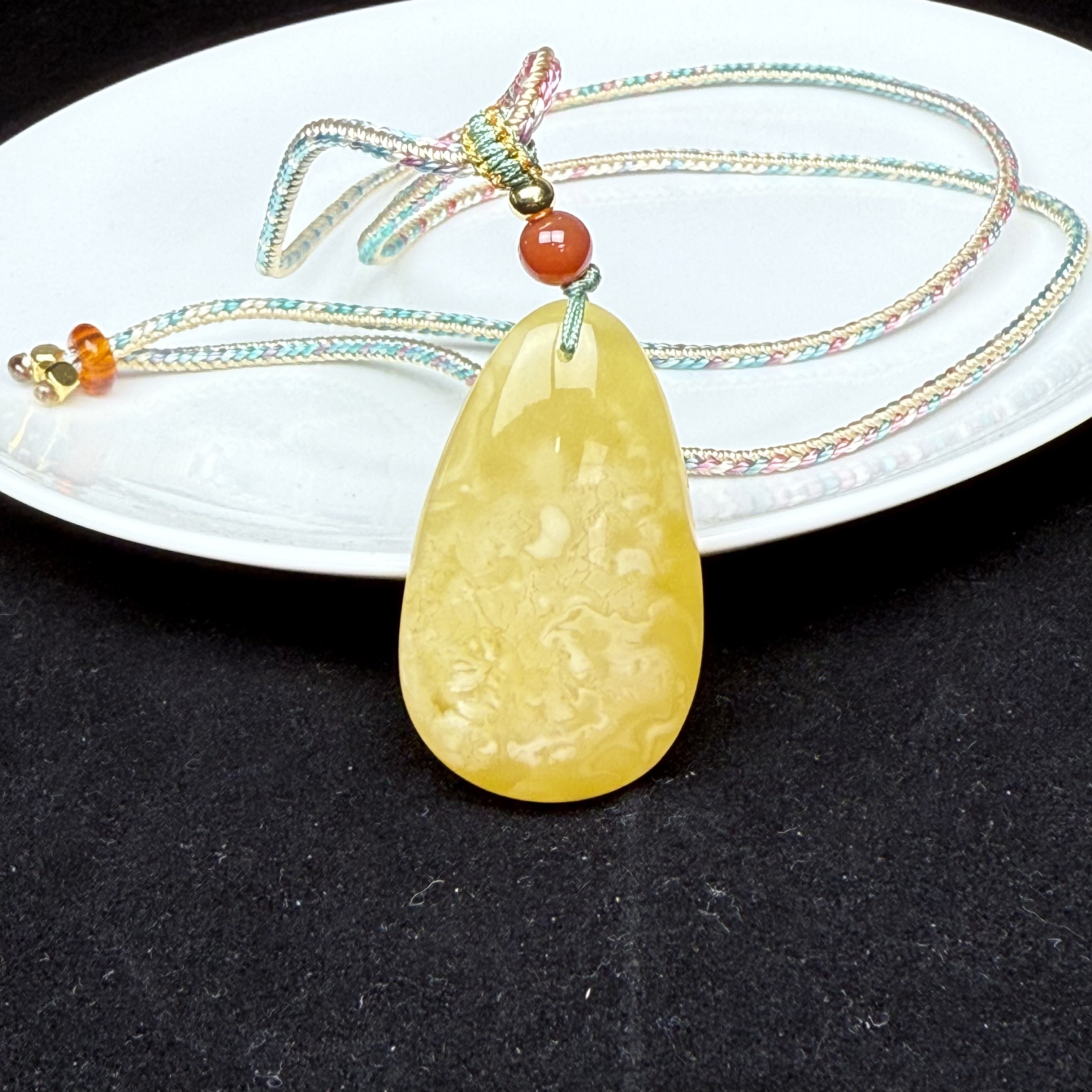 Y1380天然蜜蜡制品 俄料小水滴25*42*10mm 一物一图假一罚十