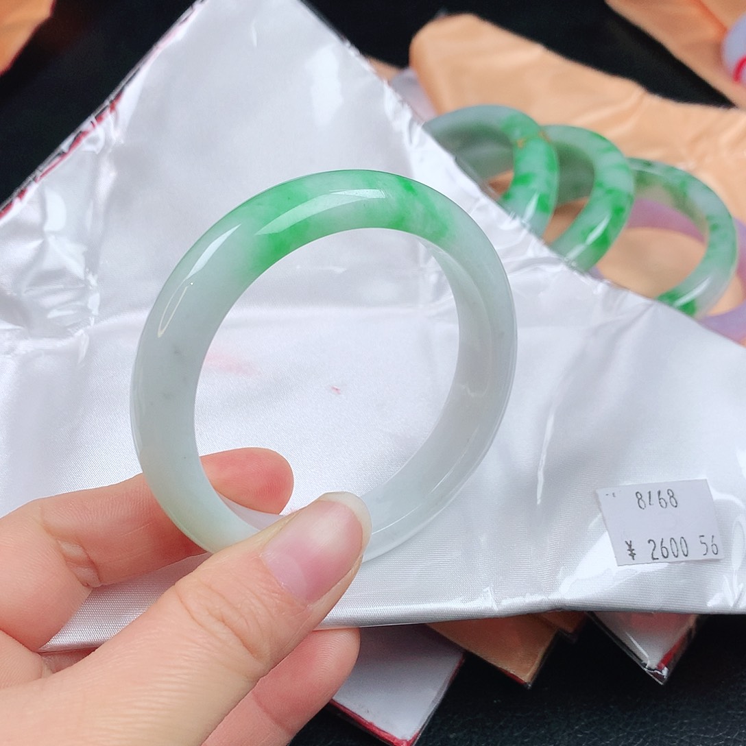 翡翠手镯未镶嵌一****）8468xcvvvbb