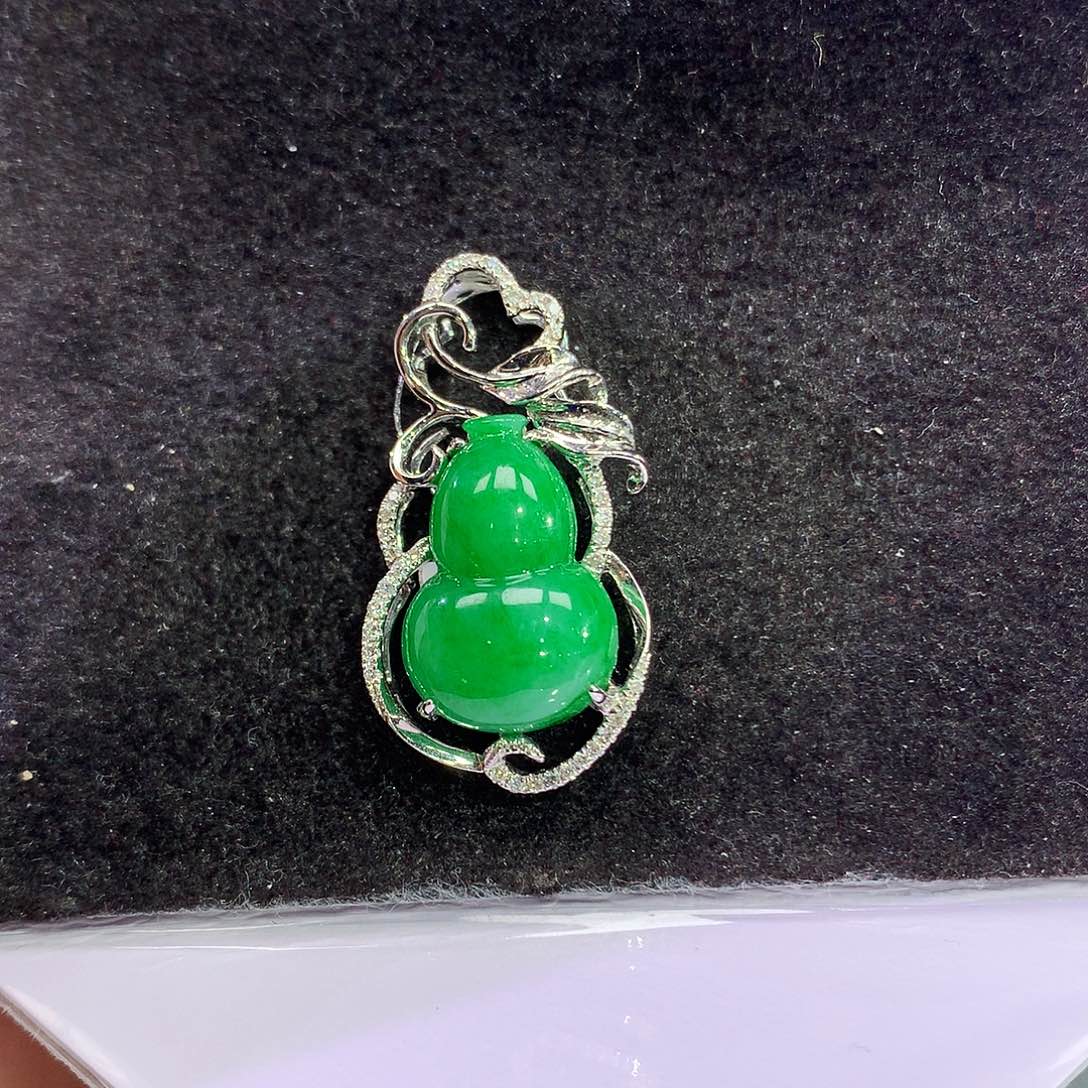 翡翠吊坠(赠链)18K金镶嵌