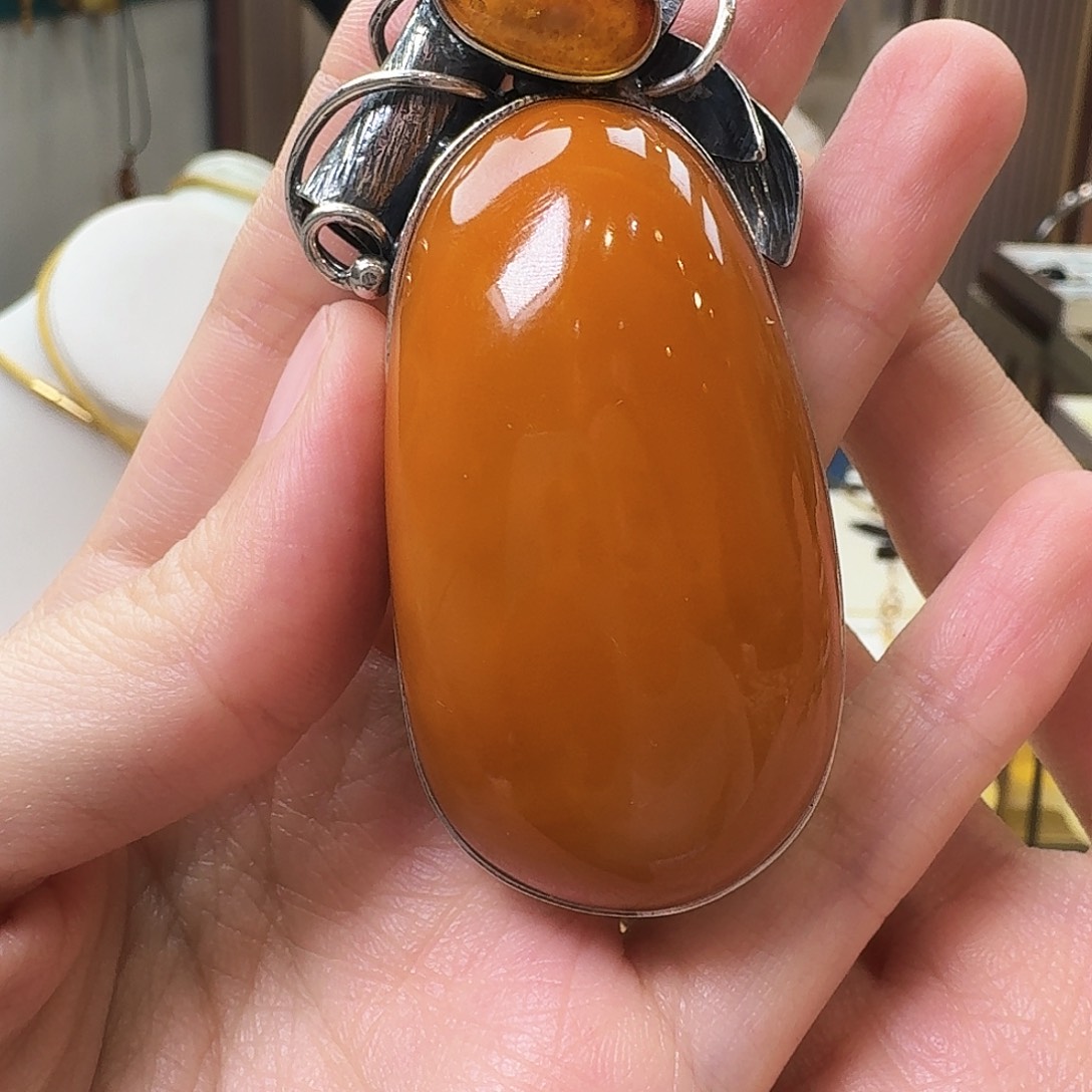 琥珀未镶嵌颈饰吊坠