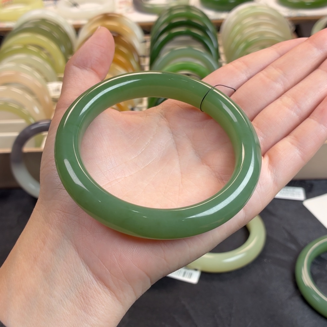和田玉未镶嵌手镯-特推荐！碧玉夹层细料-同批次车牌1-粉阳绿23