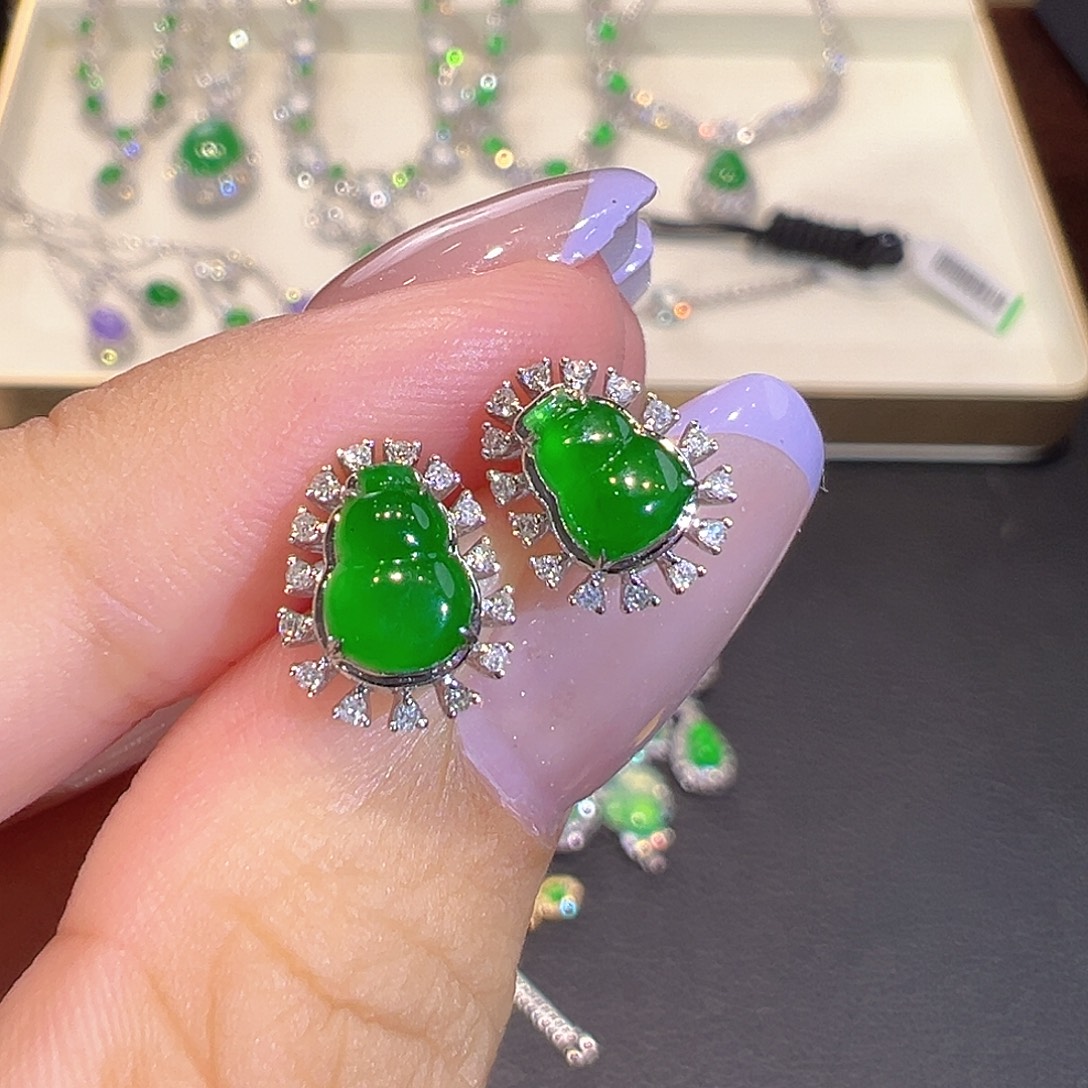 翡翠18K金镶嵌耳钉翡翠