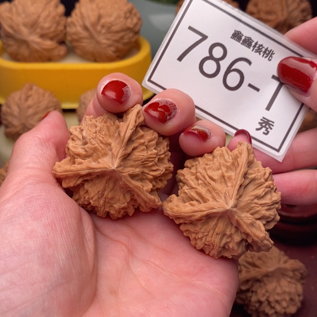 文玩核桃把件盘山奔40