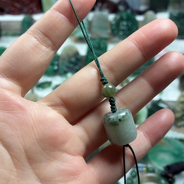 独山玉未镶嵌吊坠