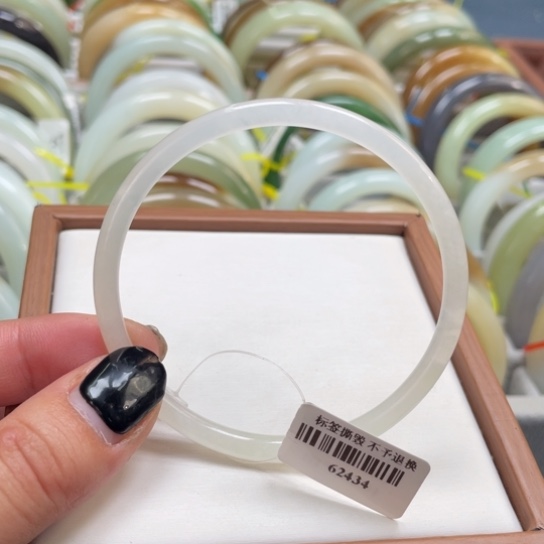 【闪购商品】和田玉手镯未镶嵌59