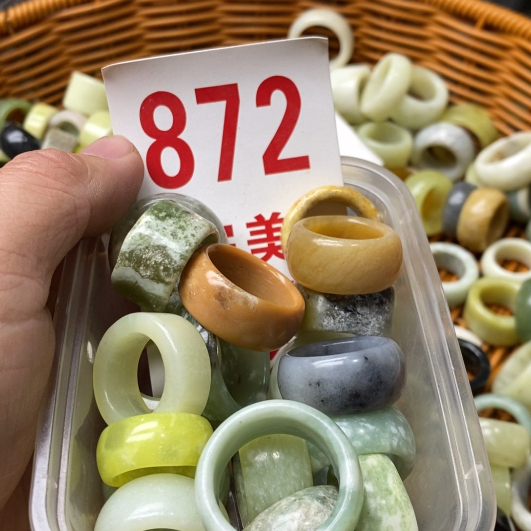 蛇纹石玉挂坠未镶嵌