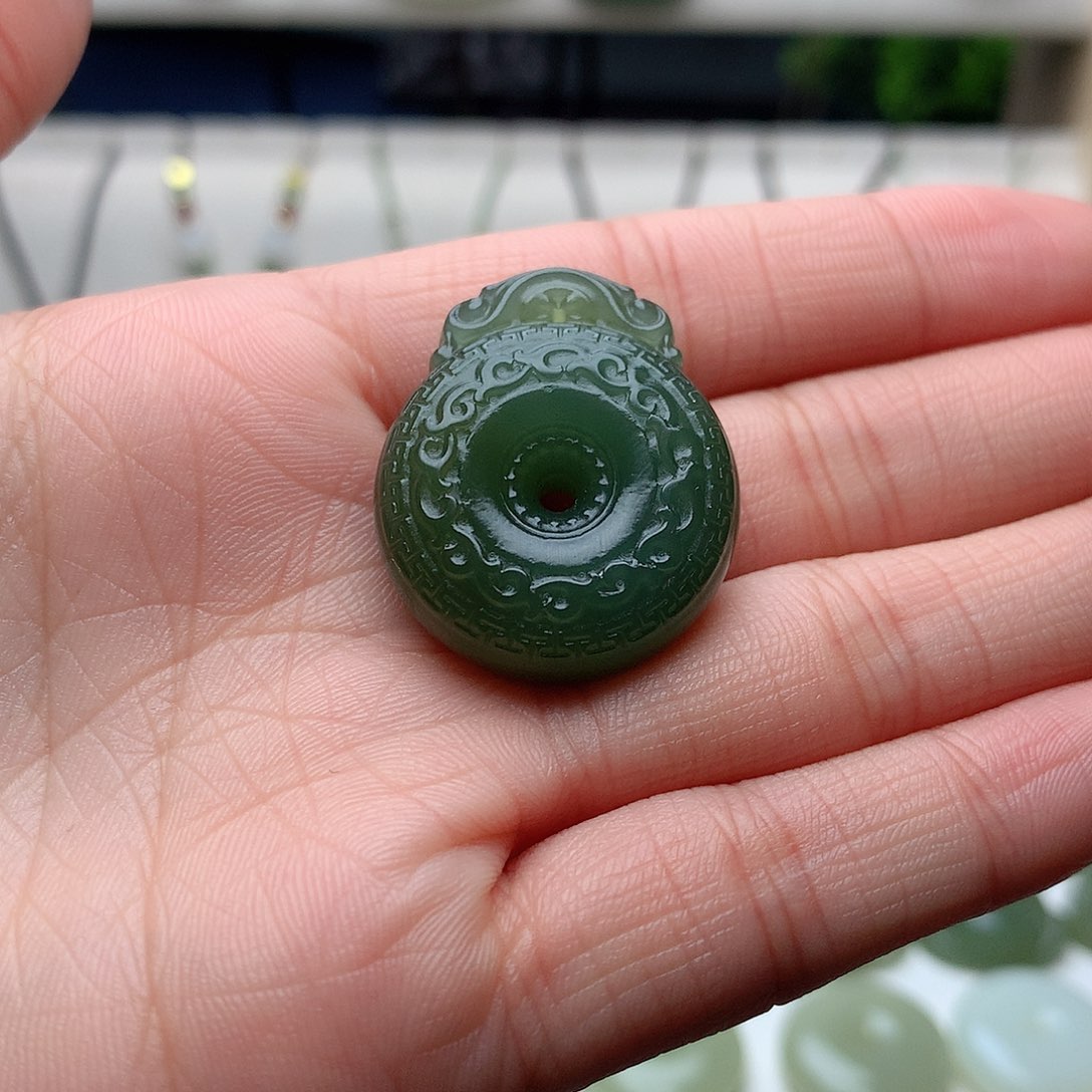 和田玉颈饰未镶嵌小****?