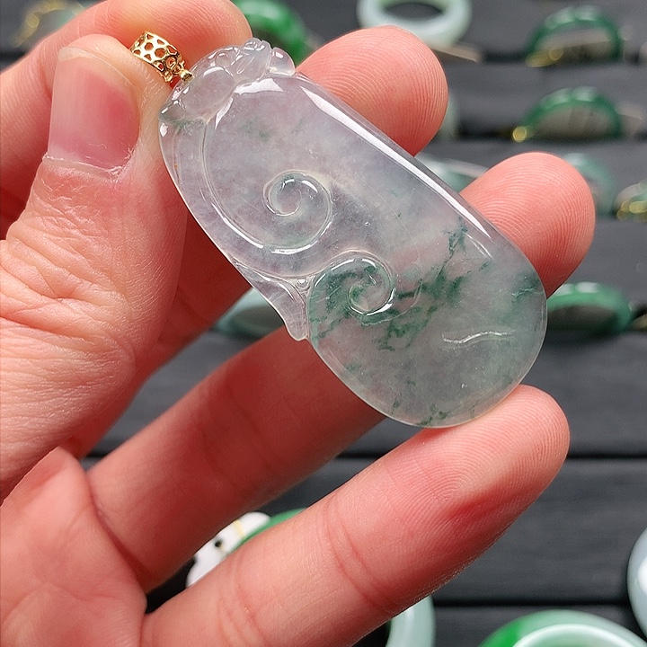 翡翠颈饰18K金镶嵌如意