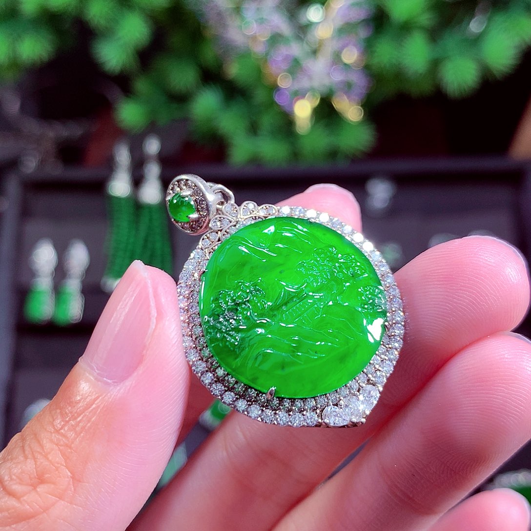 颈饰未镶嵌翡翠天然