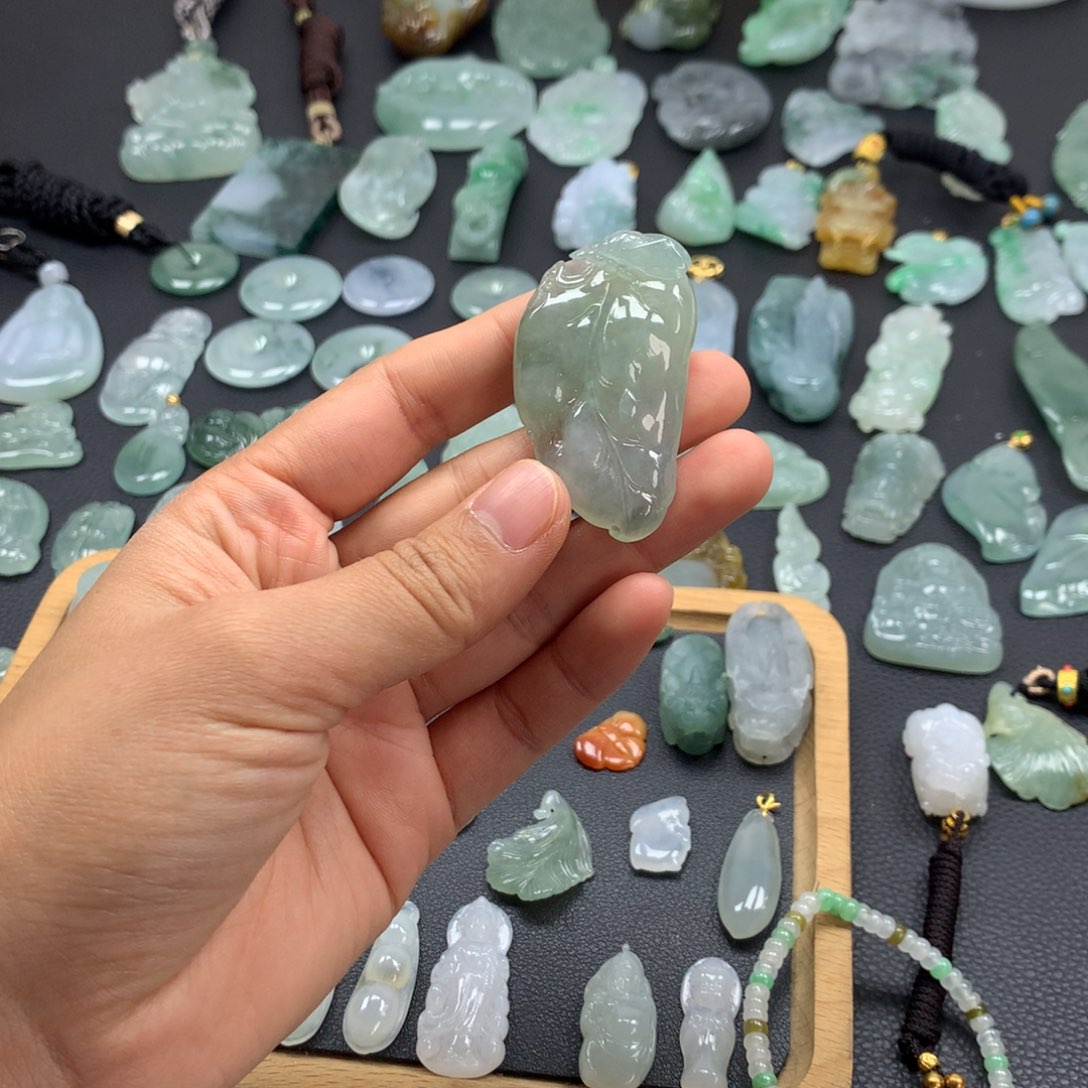 翡翠颈饰未镶嵌树叶