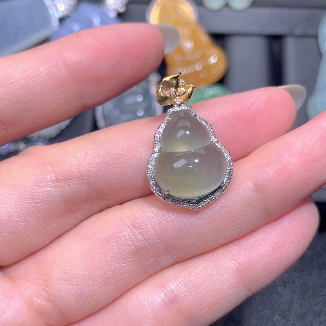 颈饰18K金镶嵌翡翠翡翠