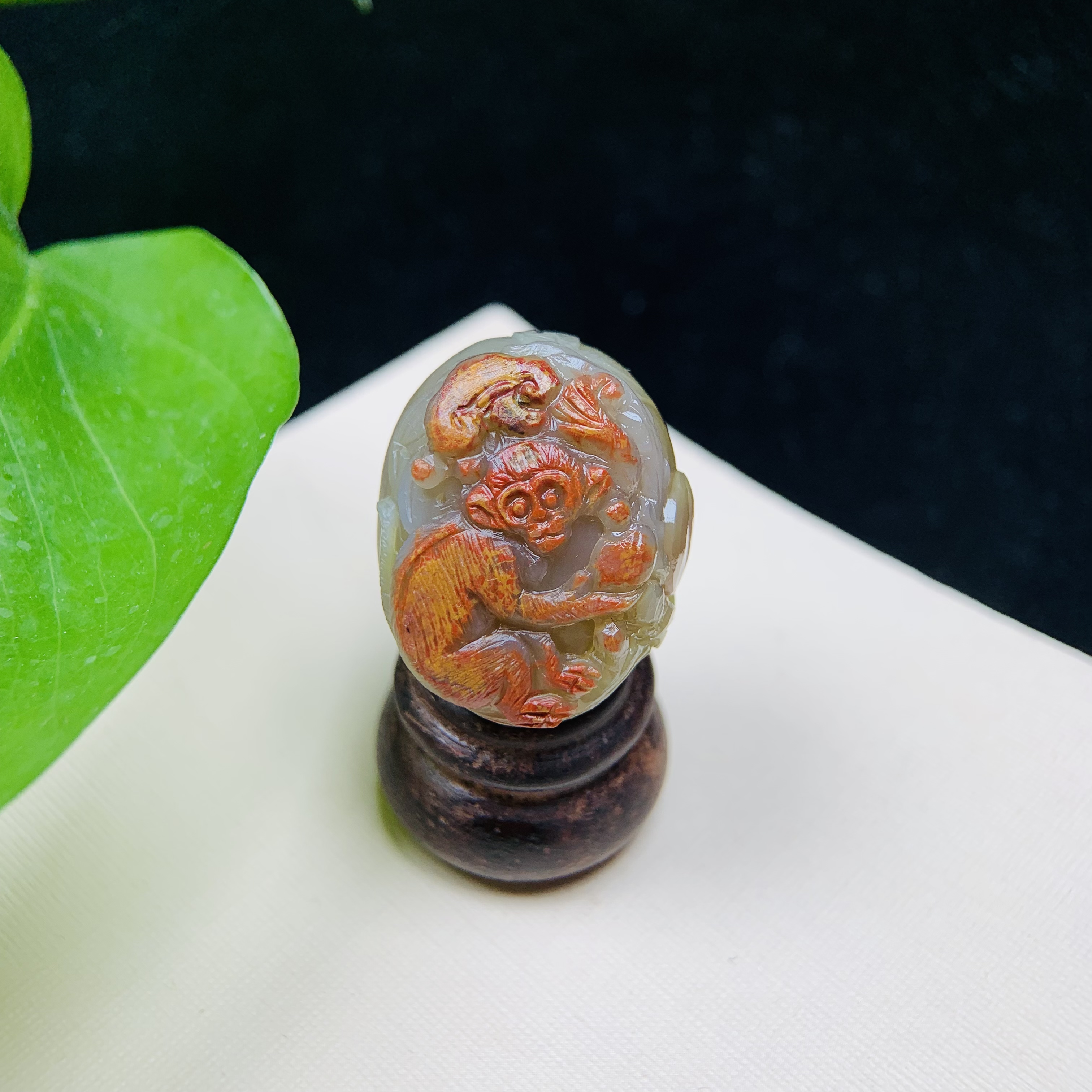 天然老矿盐源玛瑙俏色包浆生肖猴通孔蛋蛋单颗挂件手工精雕