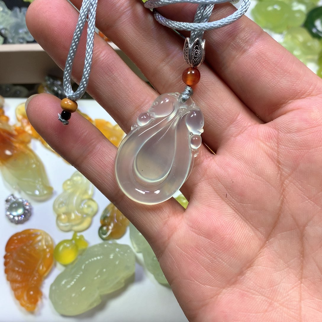 岫玉颈饰未镶嵌水滴