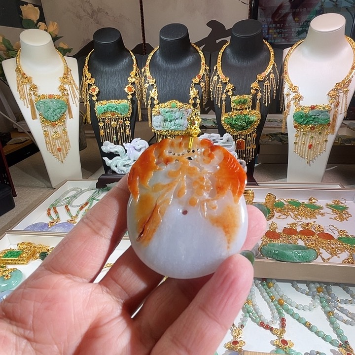 翡翠颈饰未镶嵌翡翠红翡平安扣