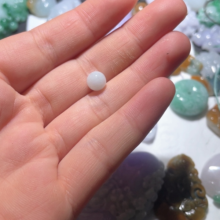 翡翠未镶嵌颈饰小**牛天然