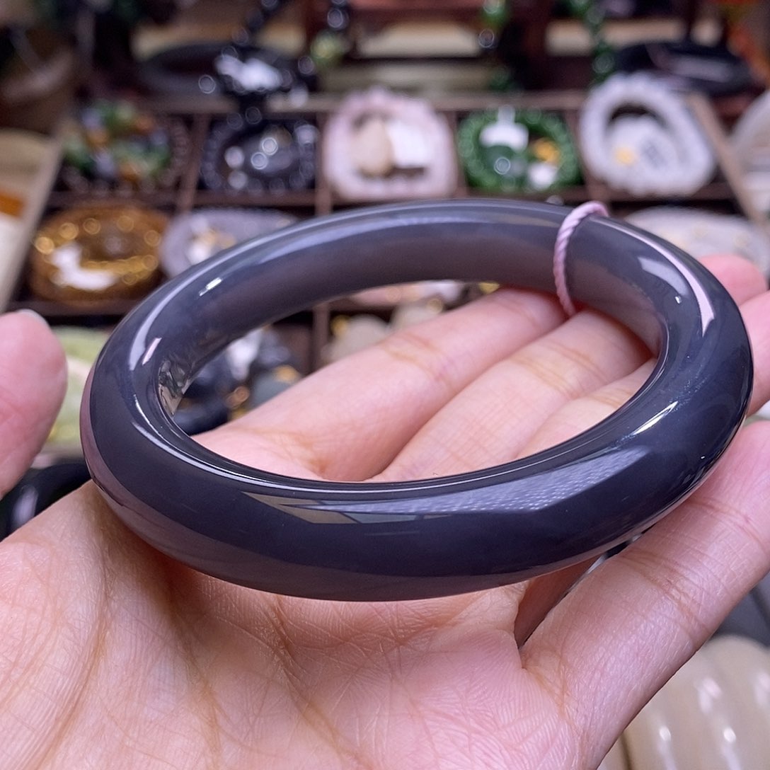 颈饰未镶嵌和田玉浓色毕业级老矿料浓烟紫手镯59