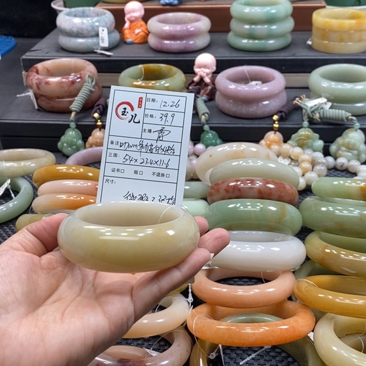未镶嵌手镯石英岩玉
