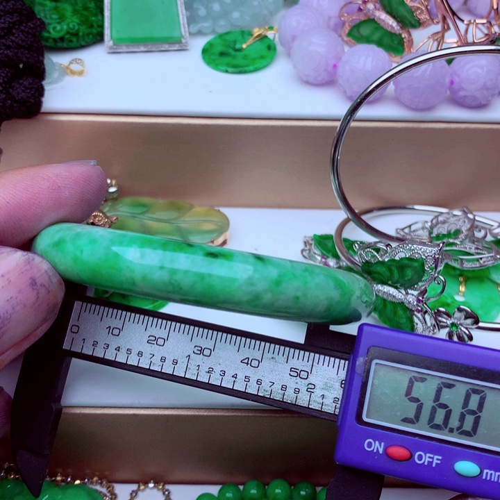 翡翠手镯未镶嵌手镯