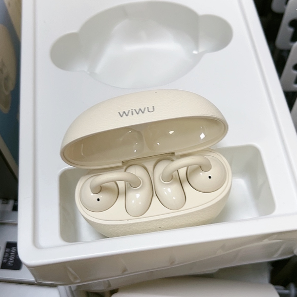 【闪购商品】95新ai耳机白色