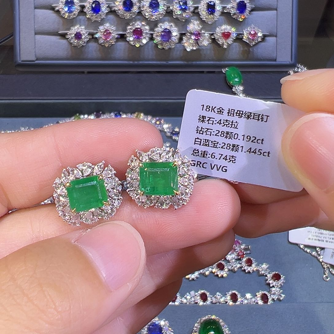 耳钉18K金镶嵌祖母绿