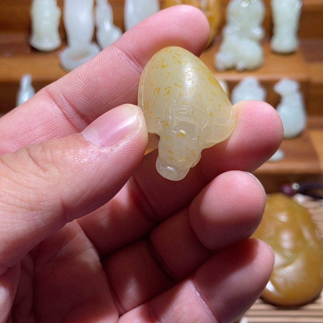 九***！和田玉未镶嵌颈饰