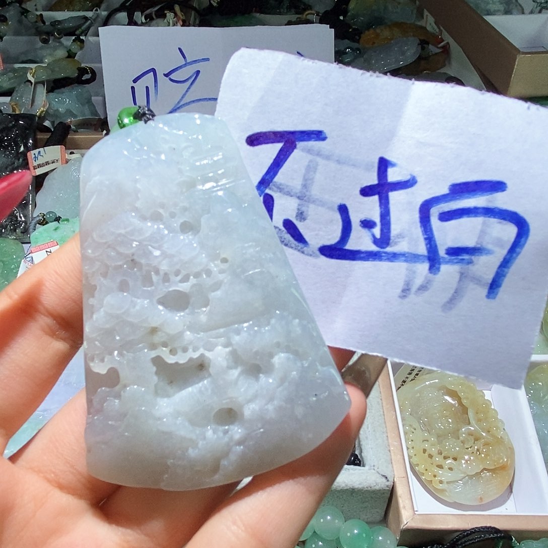 翡翠颈饰未镶嵌天然