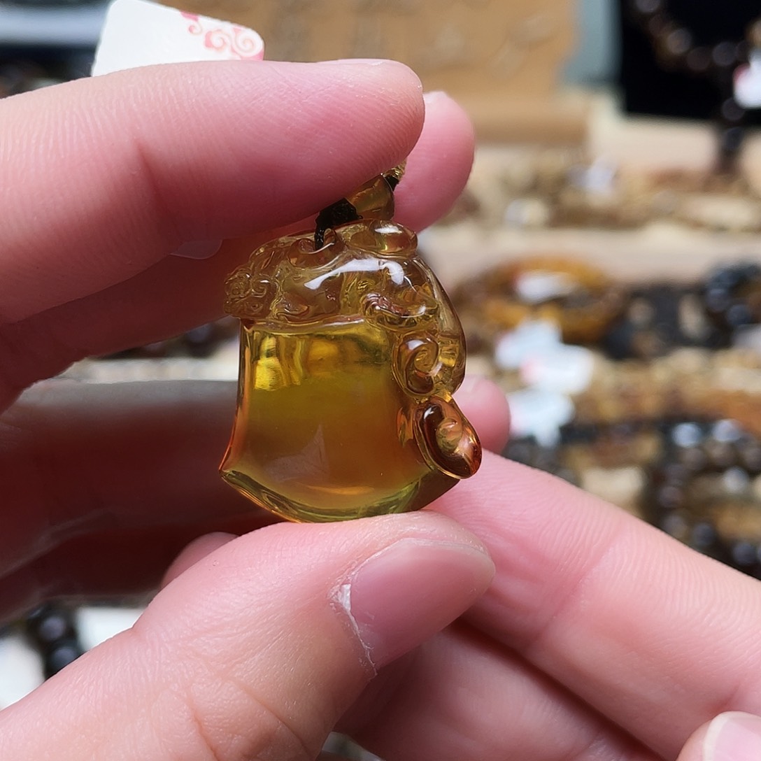 琥珀裸石未镶嵌大