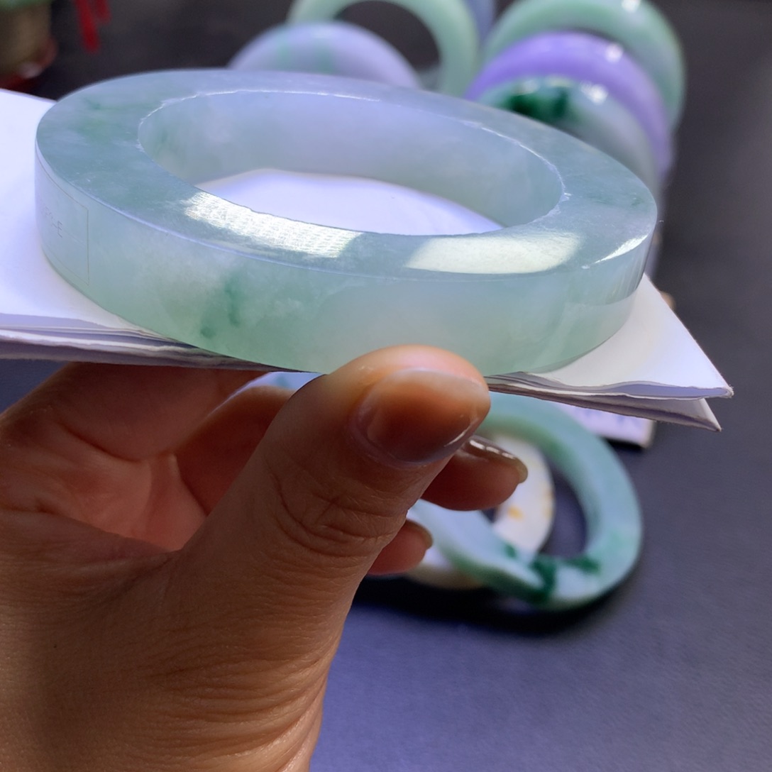 未镶嵌手镯定制翡翠莲*