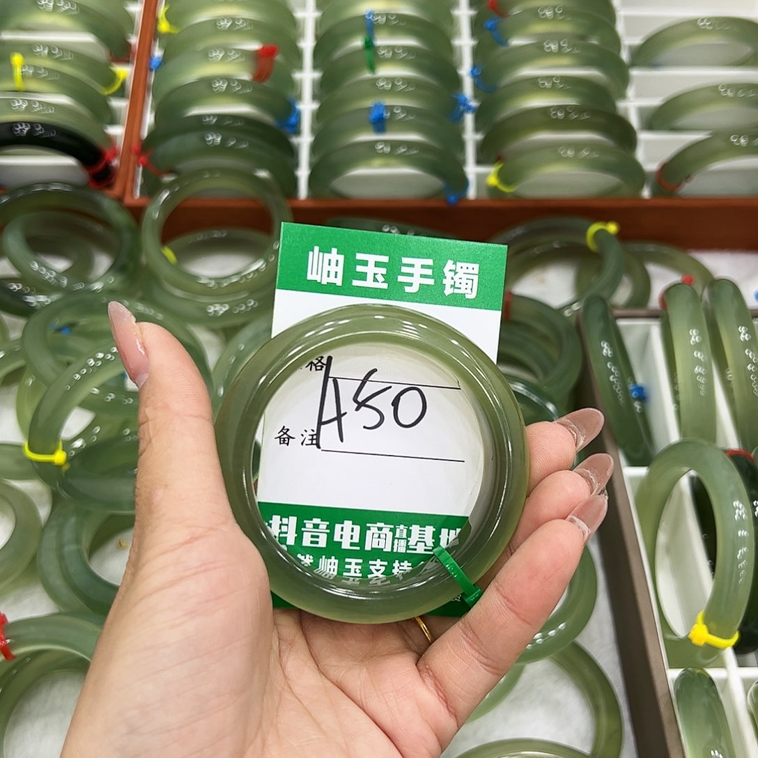 我****蛇纹石玉未镶嵌手镯