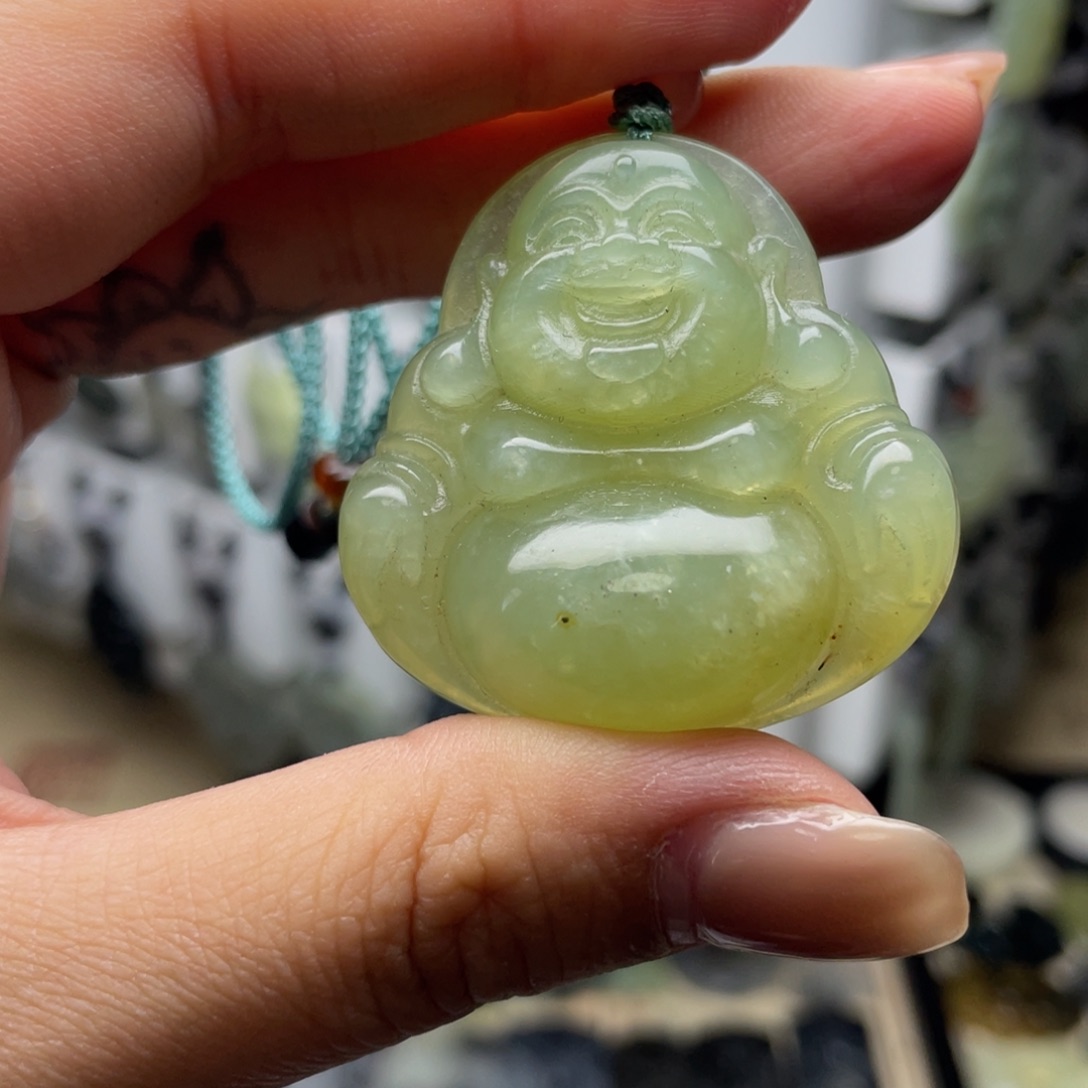 岫玉未镶嵌颈饰大肚佛
