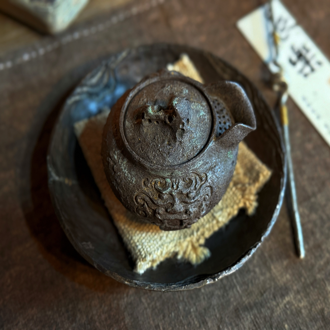 全手工紫砂泥重工瑞兽手抓壶
