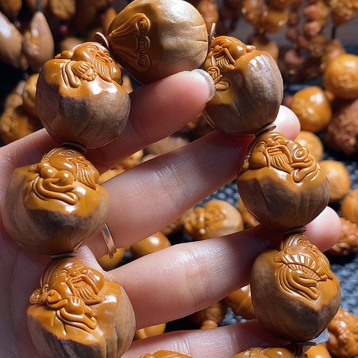 吊坠橄榄核@****曹包衣财神