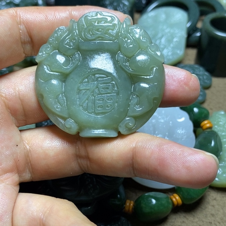 和田玉未镶嵌颈饰