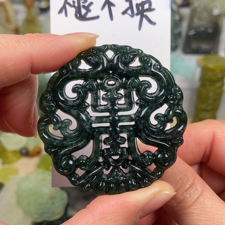 蛇纹石玉颈饰未镶嵌