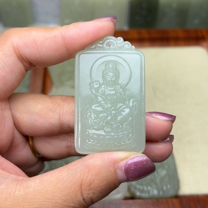 和田玉未镶嵌颈饰墨*