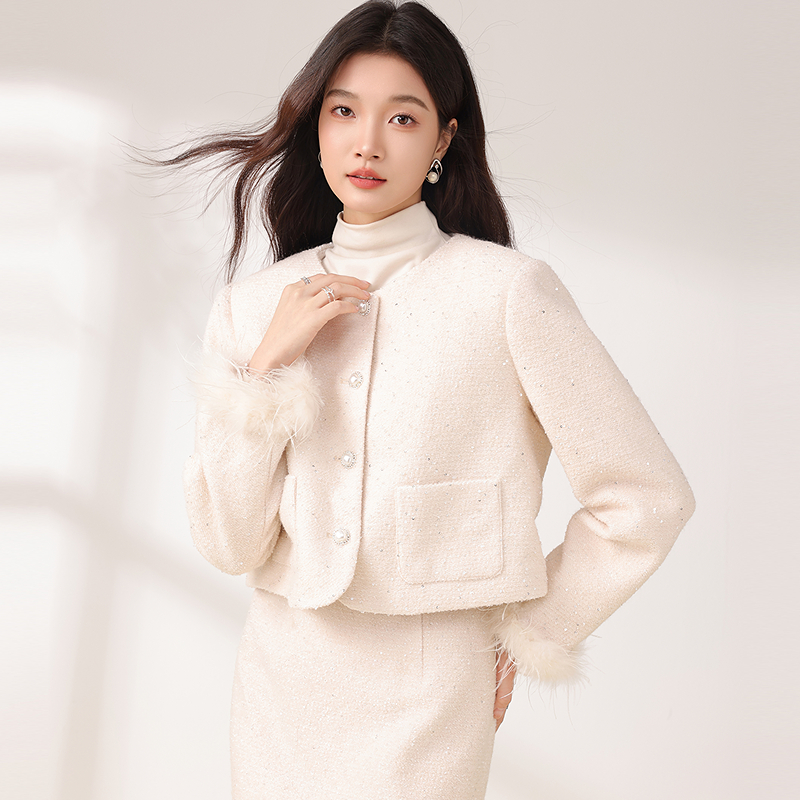 爱客秋冬气质小香风外套绵羊毛短外套加厚时尚上衣YA25148W011