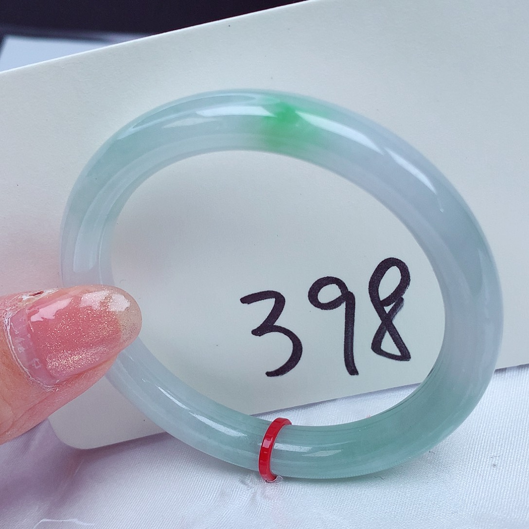 翡翠手镯未镶嵌翡翠