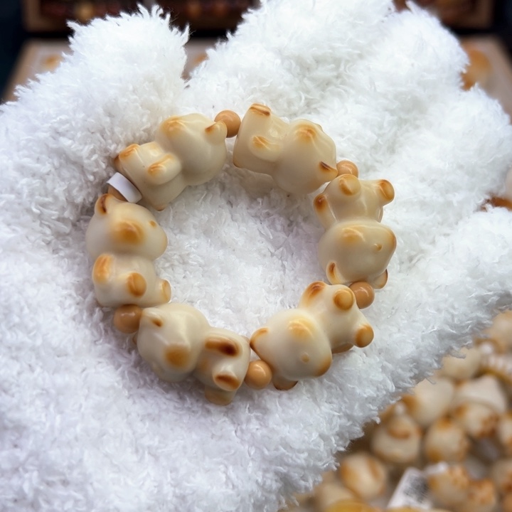 白玉菩提把件77 象牙果原果雕刻立体小熊手捻