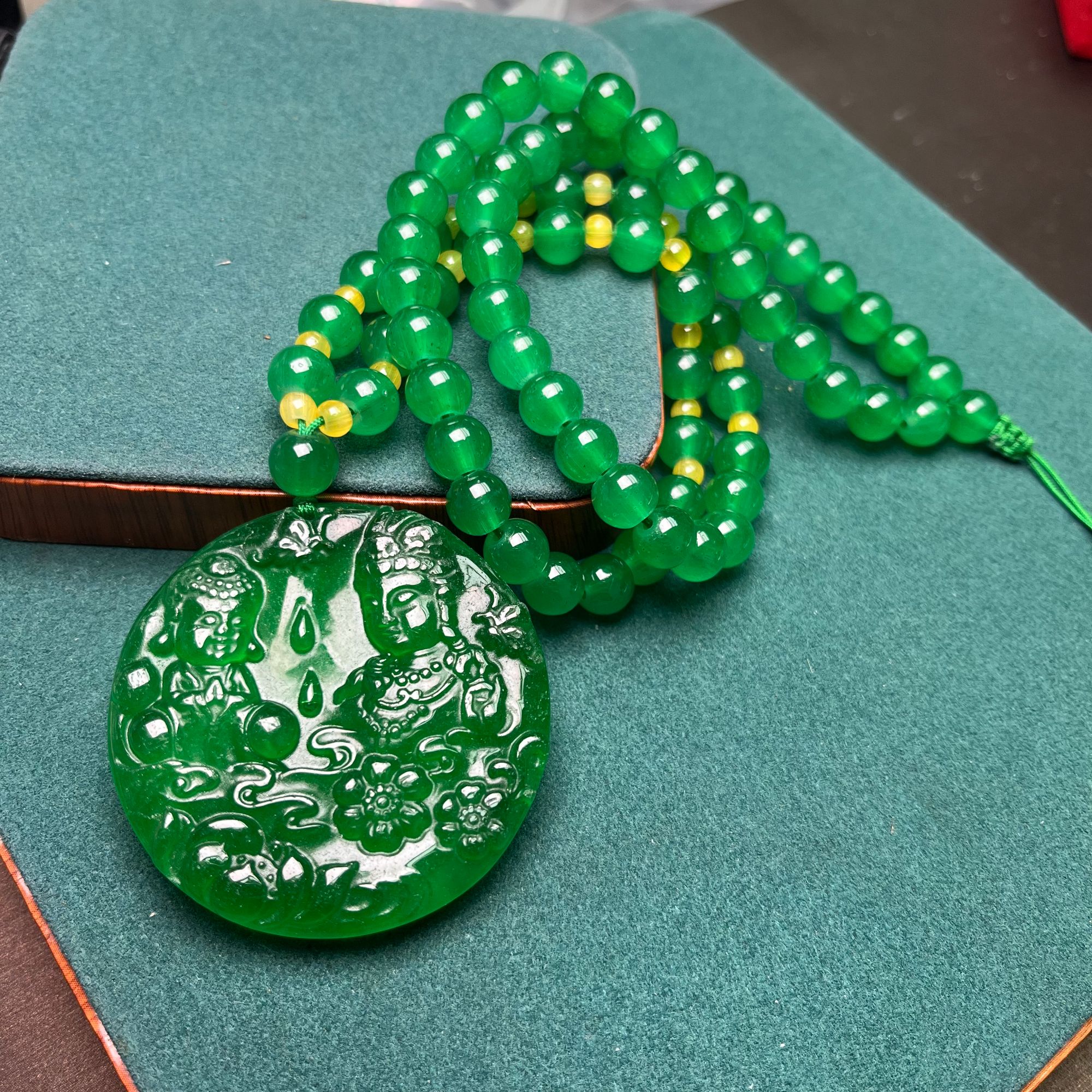 非金属羽毛吊坠 满绿精工雕刻圆牌项链A1561