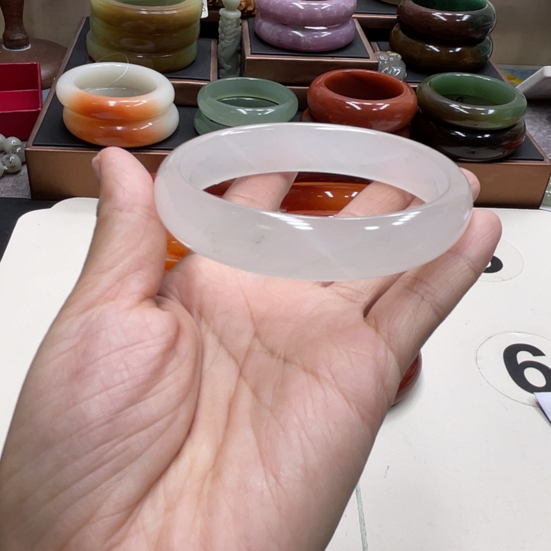 樂****石英岩玉未镶嵌珠宝奇石