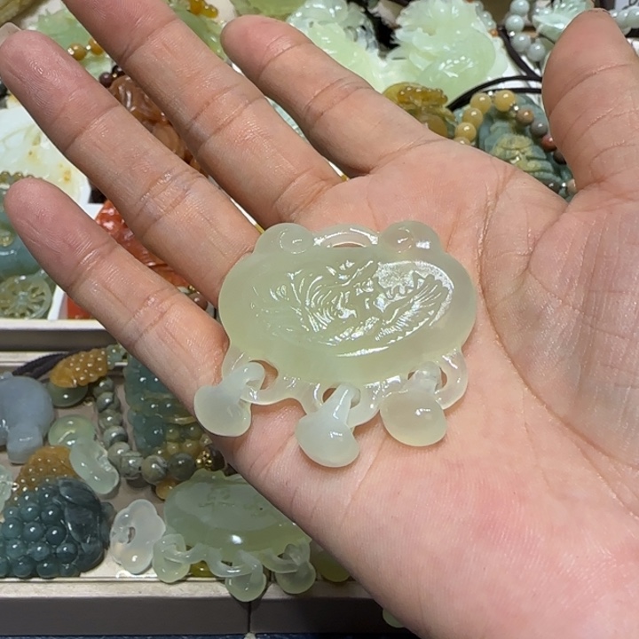 蛇纹石玉吊坠未镶嵌