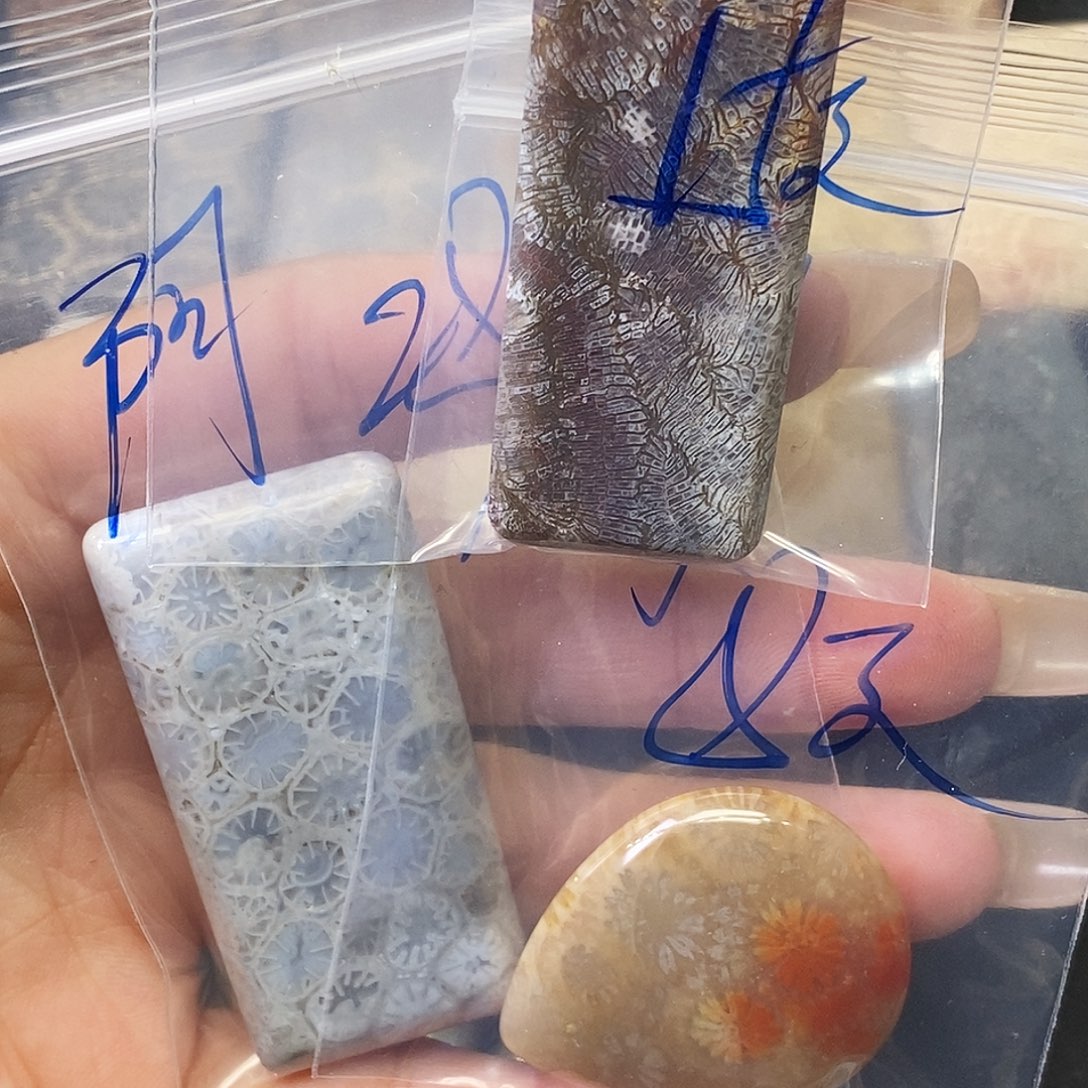 硅化玉颈饰合金?**宝