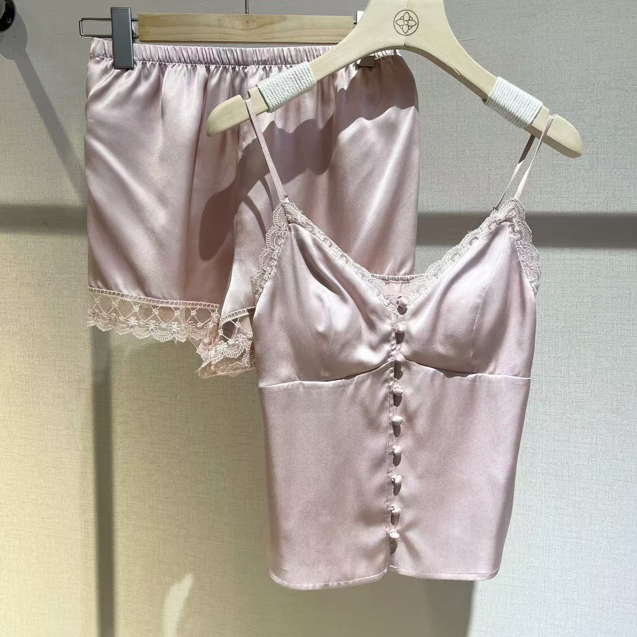 【日月禾】100%桑蚕丝重磅蕾丝吊带短裤套装大码T2230