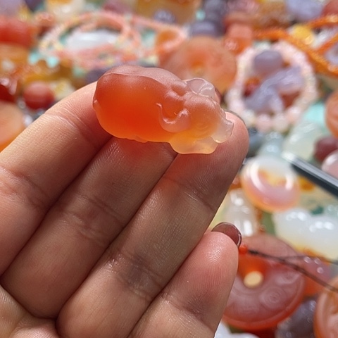 未镶嵌颈饰玛瑙/玉髓晨*