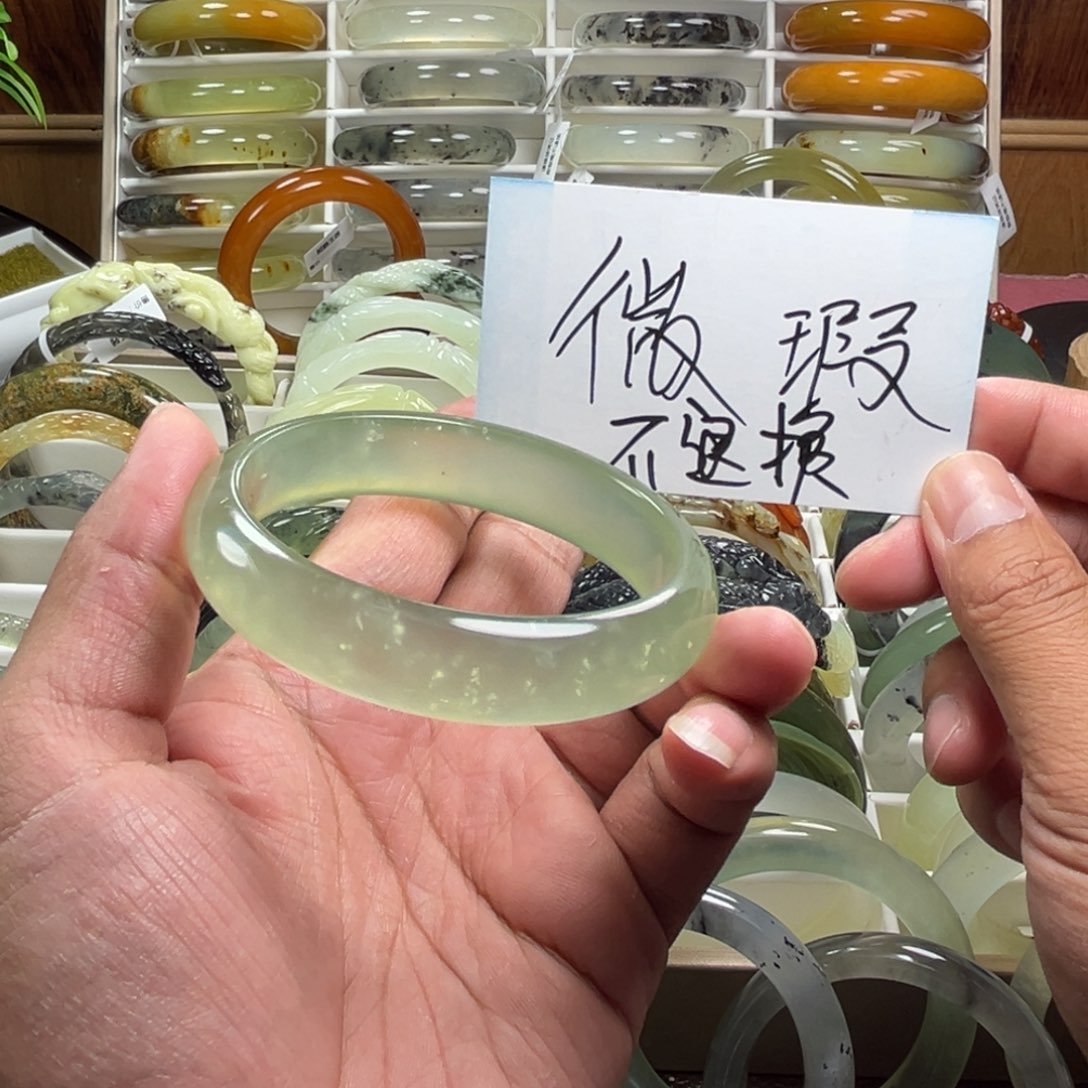 蛇纹石玉未镶嵌手镯