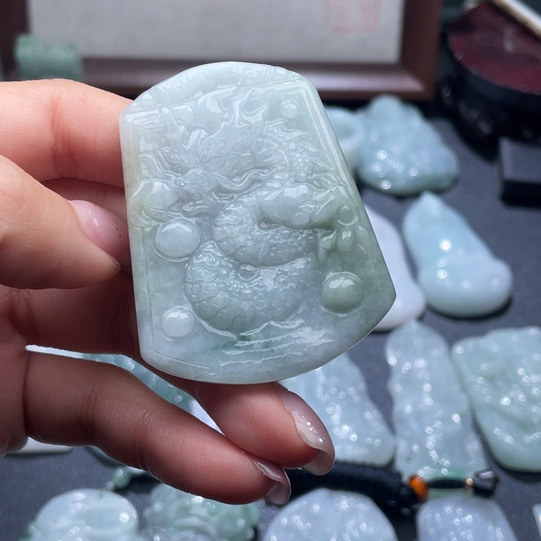 翡翠未镶嵌颈饰翡翠