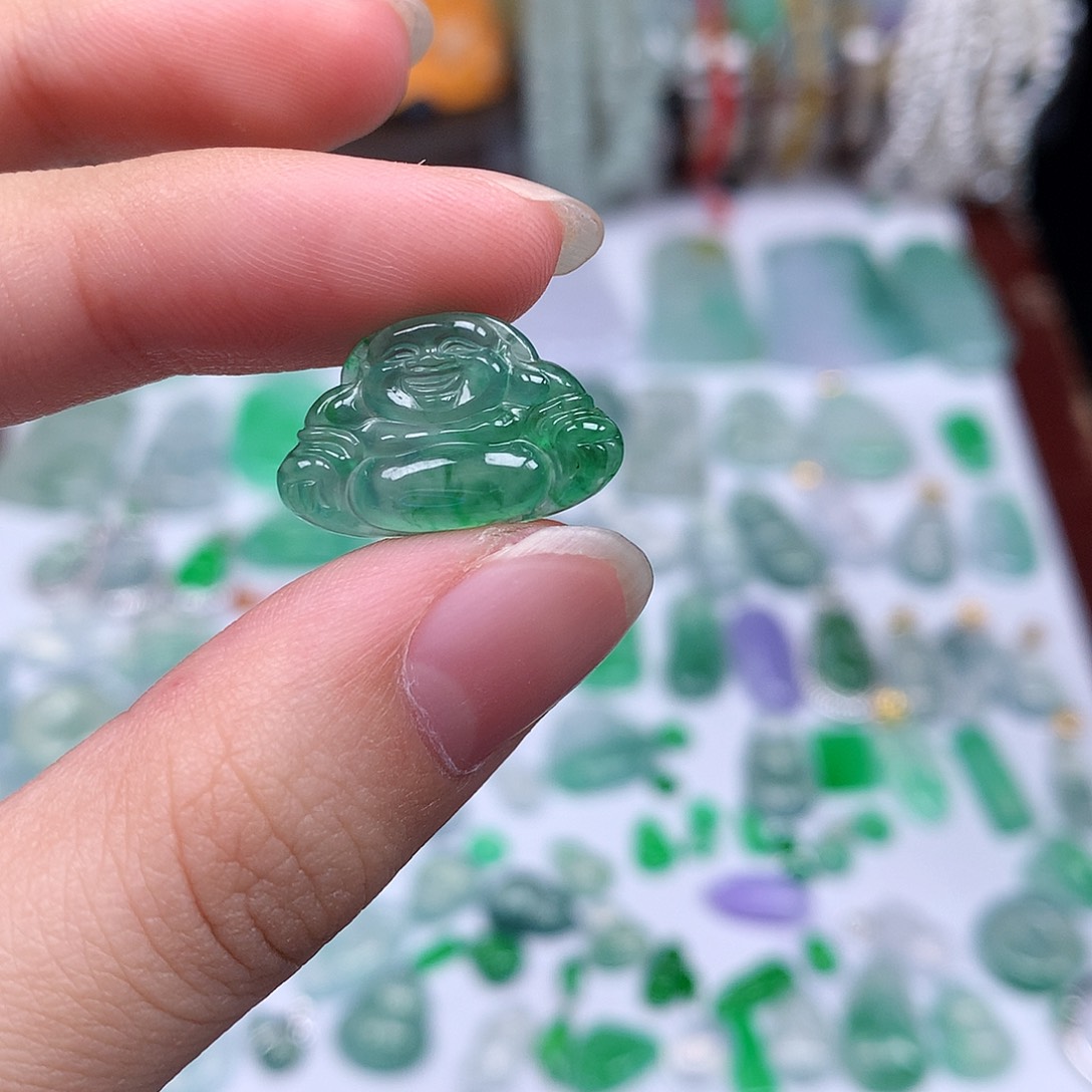 翡翠裸石缅甸天然A货翡翠阳绿佛公