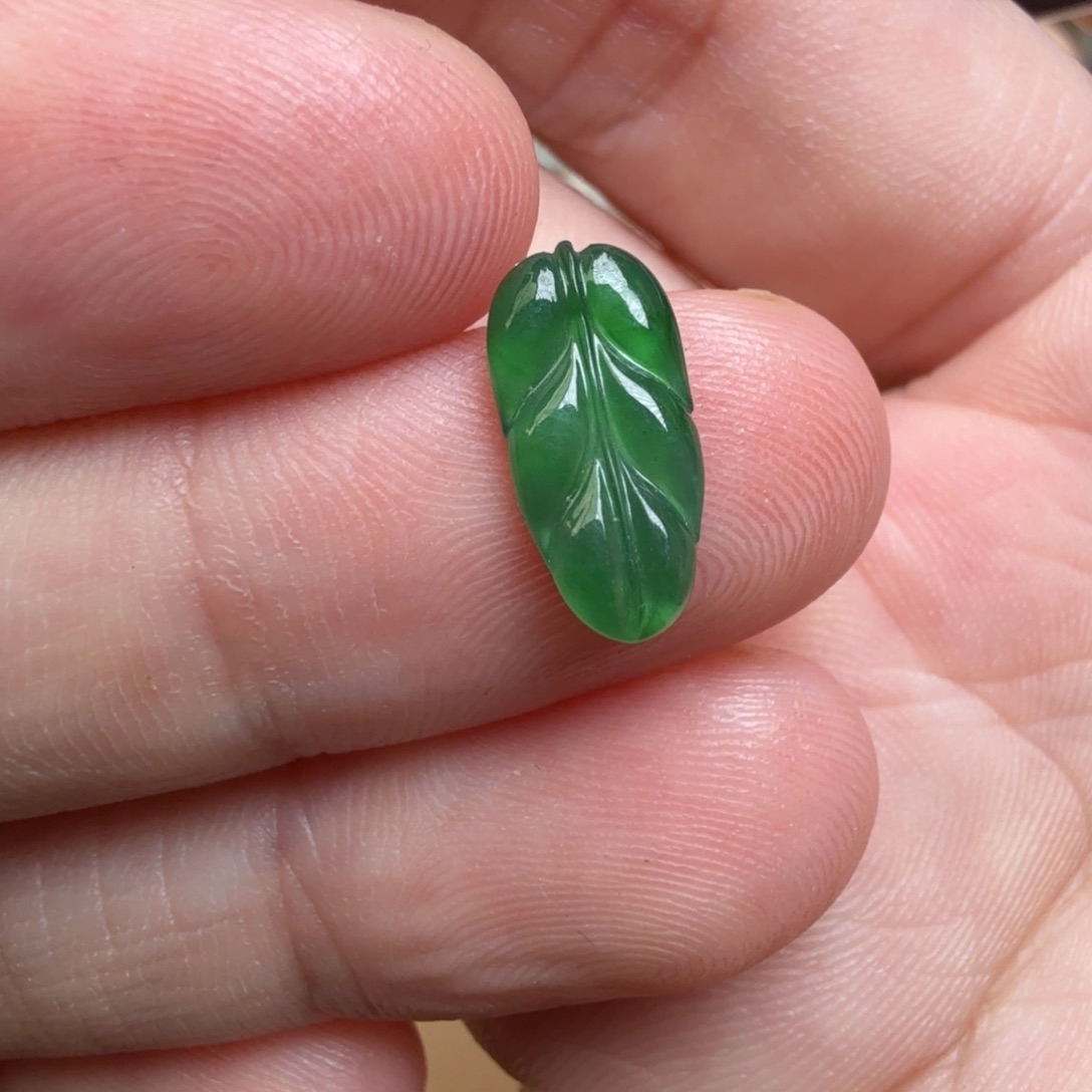 翡翠未镶嵌颈饰45