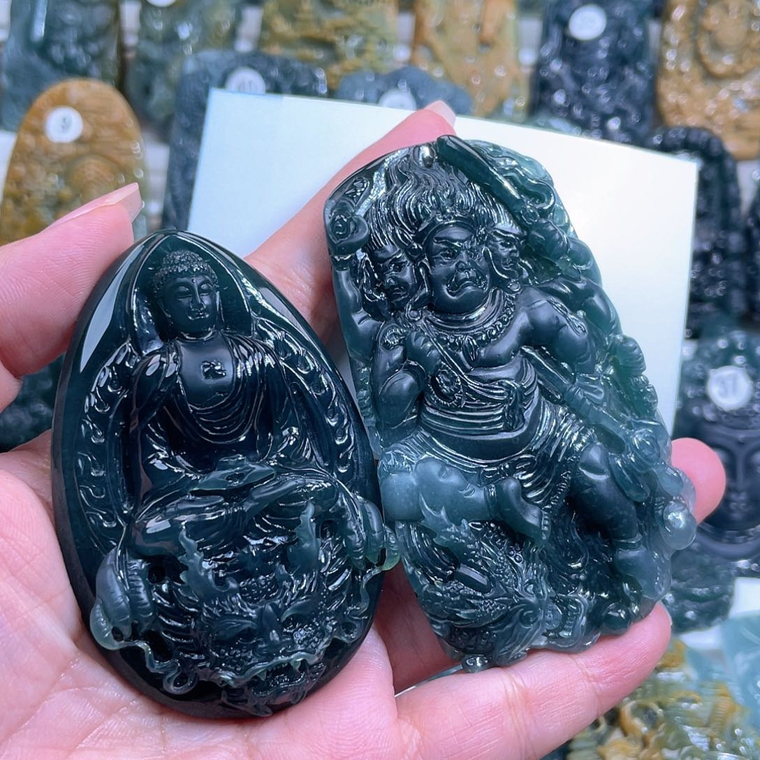 金****翡翠未镶嵌颈饰翡翠