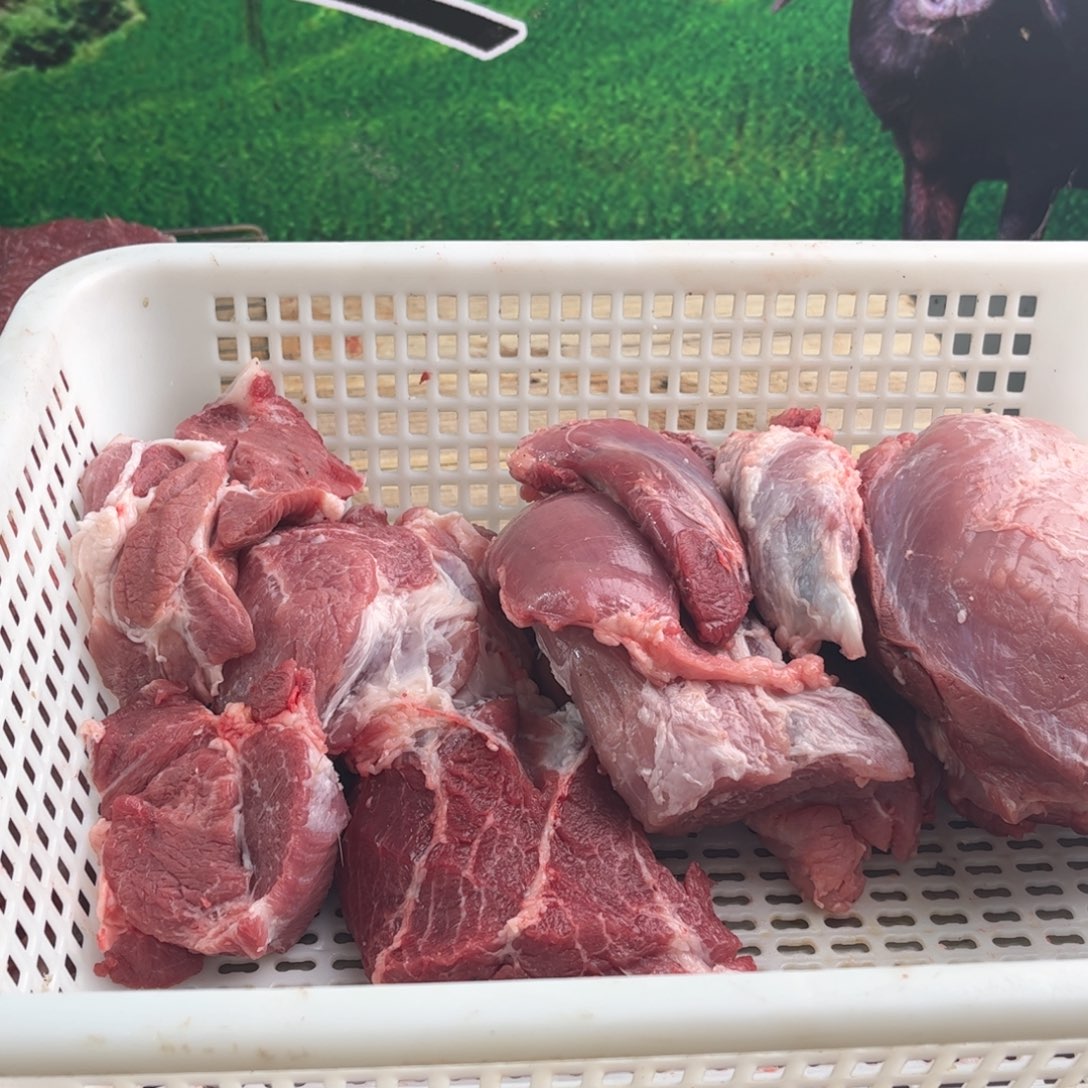 中国大陆60包装黑猪